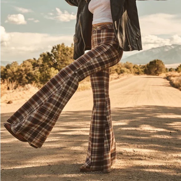 NWOT Free People Just Float On Flare Jeans in Brown Plaid - High Rise Z575 - Picture 1 of 3